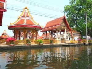 Wat Ratcha Orasaram on the Klong Tour