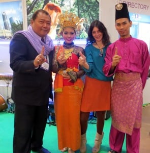 Dato'Mahadzir and Isabel Oliveira ,Malaysia Tourism assisted by dancers get ready ready for Visit Malaysia 2014.