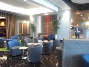 The new Gold Circle lounge (A1) offers 50% more space in different zones, including quiet meeting rooms and a working zone, and 5-metre-high glass walls with panoramic views of the southern runway