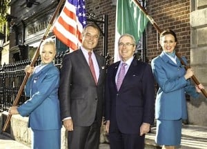 Christoph Mueller, Chief Executive, Aer Lingus, and Kevin O’Malley, United States Ambassador to Ireland, with members of the Aer Lingus cabin crew