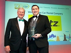 Paul Manning, Hertz (right), receives the 2014 Irish Travel Trade Award for ‘Best Car Rental Company’ from Skip Heinecke, representing the Tourism Authority of Thailand