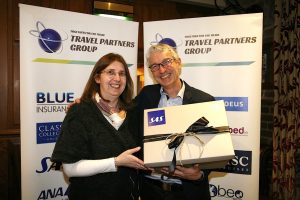 Janet Cahill, O’Leary Travel, is presented with a SAS hamper by Alan Sparling, Airline Sales & Marketing