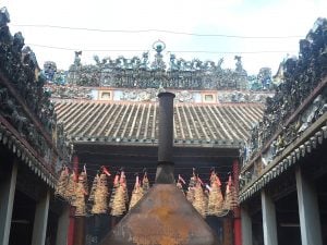 Porcelain figures on Ba Thien Hau Pagoda roofline