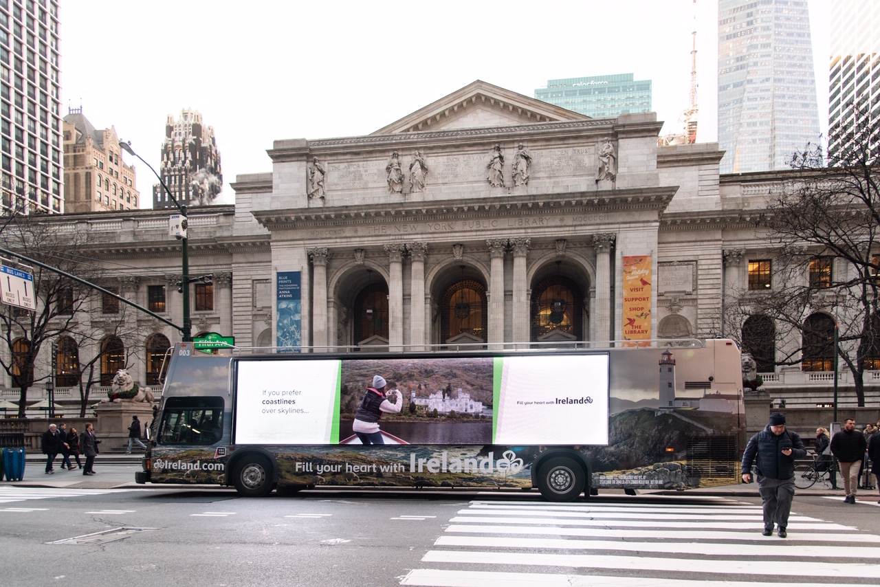 DOUBLE DECKER BUSES IN NYC AND LA DIGITALLY 'WRAPPED' IN TOURISM IRELAND'S NEW AD