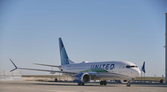 United Airlines trials flight with engine running on 100% sustainable aviation fuel