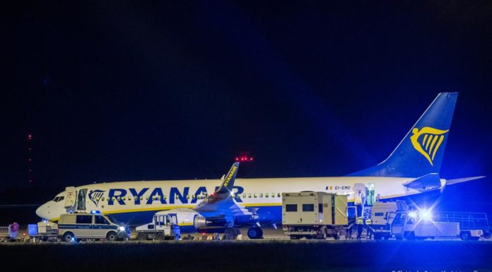 Ryanair flight made an emergency landing due to cabin smoke