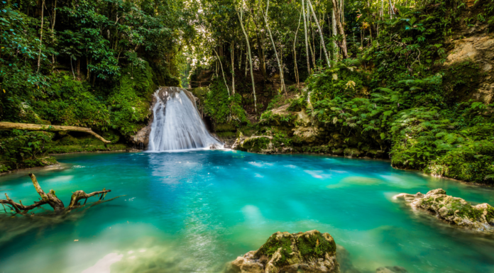 Feel Like Royalty on a Platinum Jubilee Package with Sandals Resort