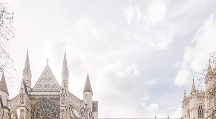 World Leaders Told to Fly Commercial for Queen’s Funeral