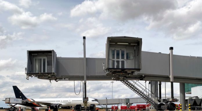 London Stansted Installs New Double Airbridge