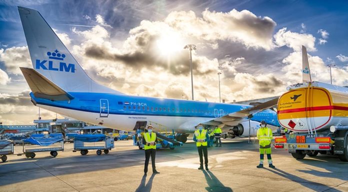 Passenger Caps Will Make a Return to Amsterdam’s Schiphol Airport A blue KLM aircraft on the runway with crew on the ground