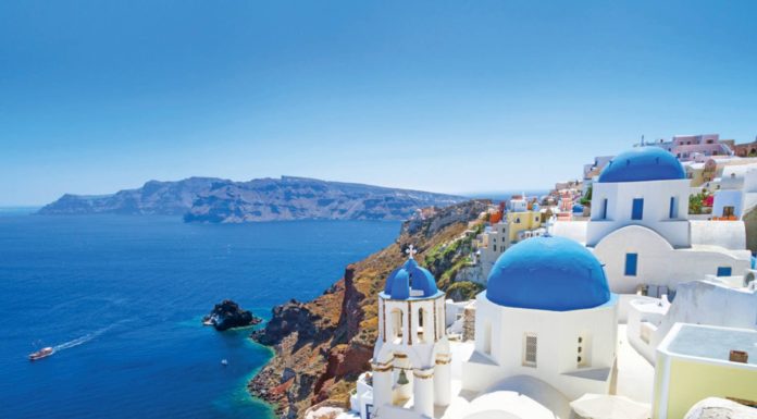 Greek PM Plans to Tackle Cruise Ship Overcrowding on Santorini and Mykonos by 2025