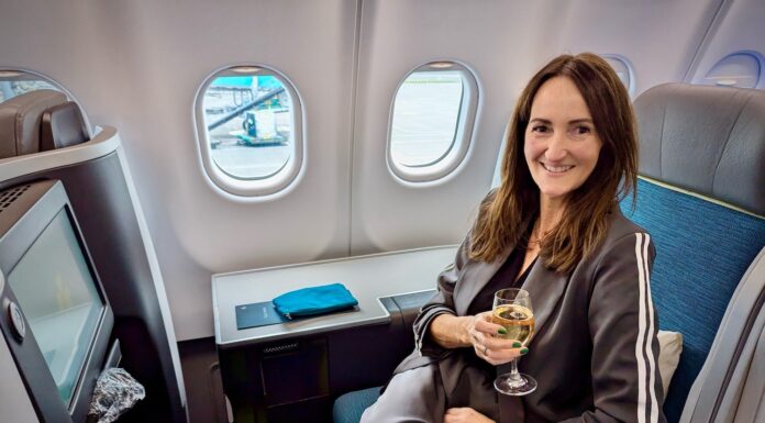 What is the Aer Lingus Direct Service to Las Vegas Like in Business Class?