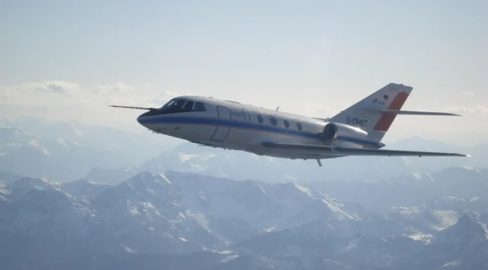 Research Aircraft Accompanies TUIfly Flights to Investigate Climate-Impacting Contrails