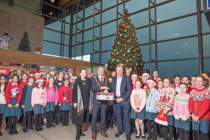 FREE REPO FOR PRESS- Festive season has officially landed at Cork Airport!-10